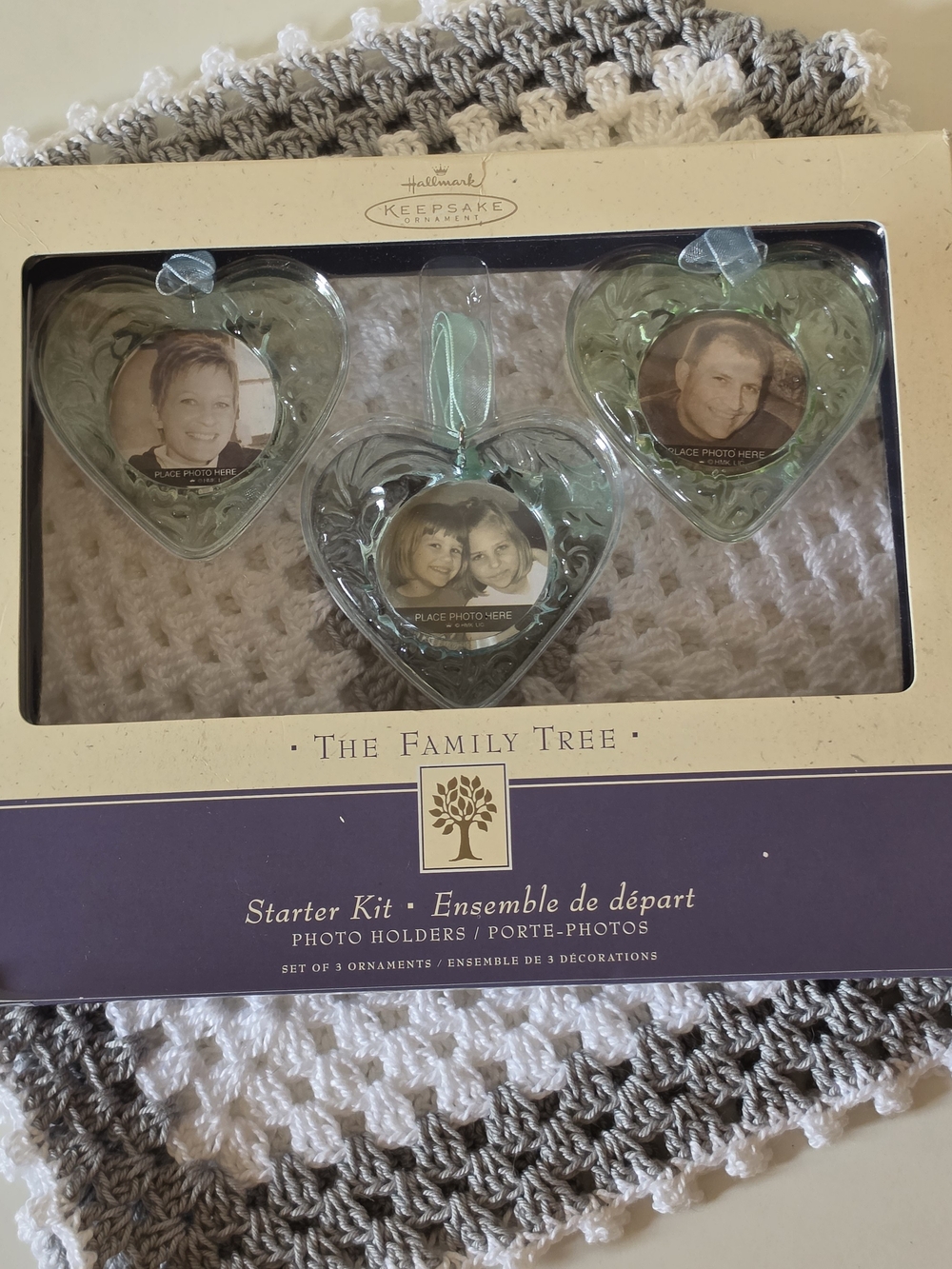 Hallmark Keepsake The Family Tree Green Heart Photo Holder Starter Kit
